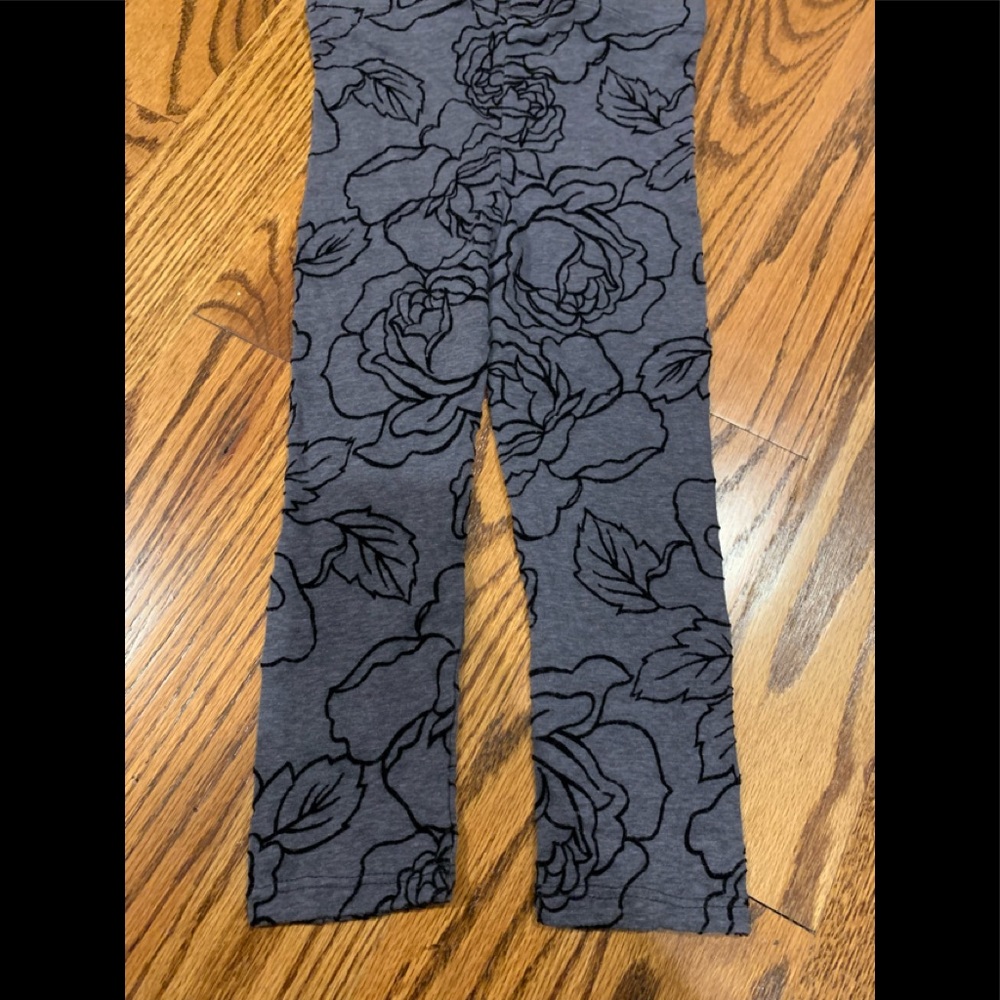 Red Wagon Leggings Gray/Black Roses Size 5